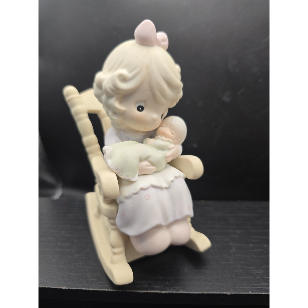 Precious Moments "Love Never Leaves A Mother's Arms" 1995 #523941 No Box
